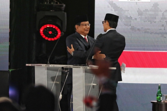 Momen Hangat Jokowi-Ma'ruf dan Prabowo-Sandi Tutup Debat Pamungkas Pilpres 2019