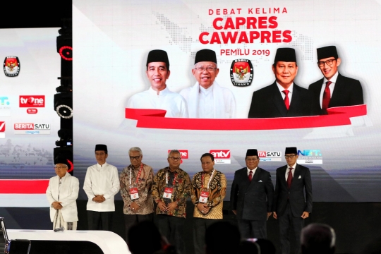 Momen Hangat Jokowi-Ma'ruf dan Prabowo-Sandi Tutup Debat Pamungkas Pilpres 2019