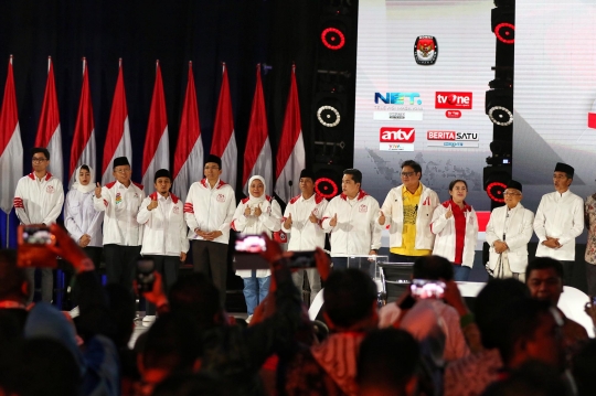 Momen Hangat Jokowi-Ma'ruf dan Prabowo-Sandi Tutup Debat Pamungkas Pilpres 2019