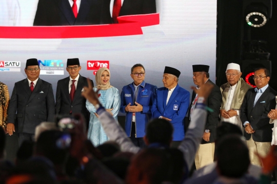 Momen Hangat Jokowi-Ma'ruf dan Prabowo-Sandi Tutup Debat Pamungkas Pilpres 2019