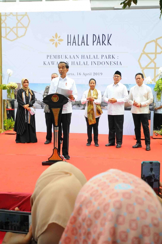 Jokowi Resmikan Halal Park di Senayan