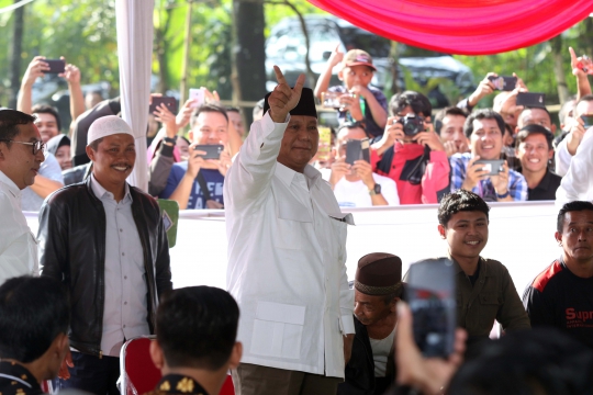 Gaya Prabowo Nyoblos di Bojong Koneng