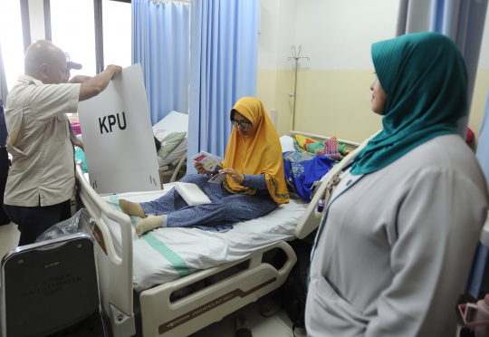 Melihat Pencoblosan Pasien RSUD Tangerang Selatan