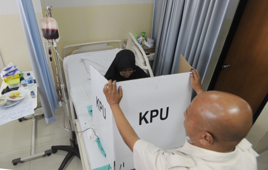 Melihat Pencoblosan Pasien RSUD Tangerang Selatan