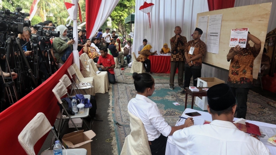 Di TPS Sandiaga, Pasangan 02 Kalah