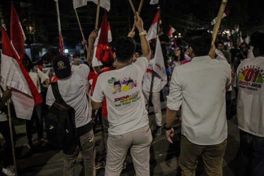 Pendukung Jokowi-Ma'ruf Pawai di Tugu Proklamasi