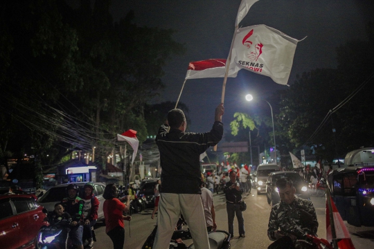 Pendukung Jokowi-Ma'ruf Pawai di Tugu Proklamasi