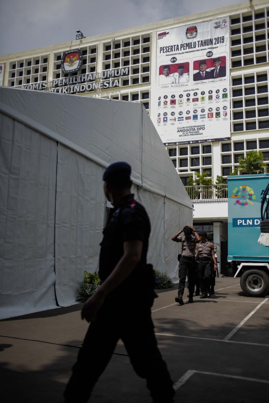 Prajurit TNI-Porli Amankan Gedung KPU