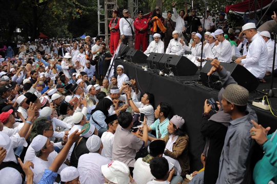 Prabowo Sapa Ribuan Pendukung saat Hadiri Syukuran Kemenangan