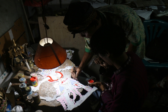 Nyantrik Nyungging Wayang