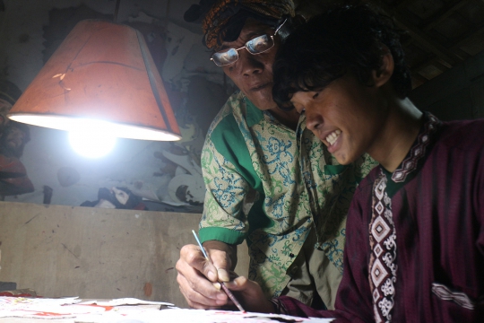 Nyantrik Nyungging Wayang