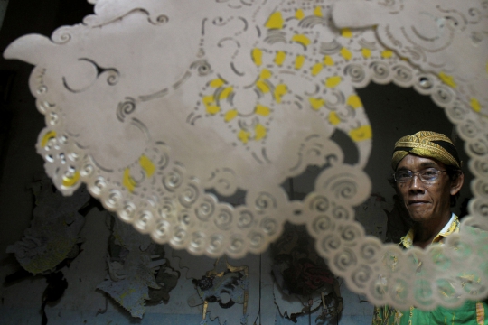 Nyantrik Nyungging Wayang