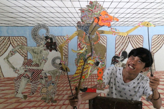 Nyantrik Nyungging Wayang