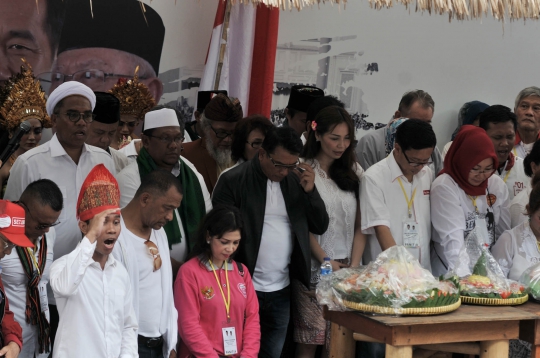 Syukuran Relawan Jokowi-Ma'ruf Amin, Moeldoko Potong Tumpeng