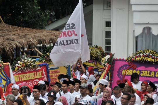 Syukuran Relawan Jokowi-Ma'ruf Amin, Moeldoko Potong Tumpeng