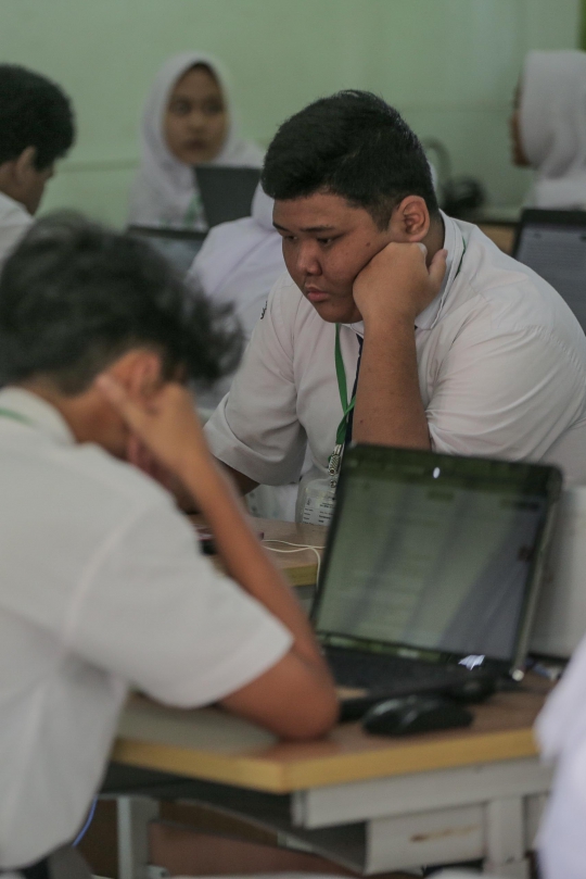 Siswa SMP se-Jakarta Ikuti Ujian Nasional Berbasis Komputer