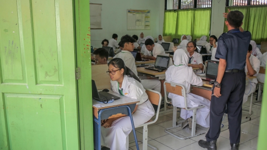 Siswa SMP se-Jakarta Ikuti Ujian Nasional Berbasis Komputer