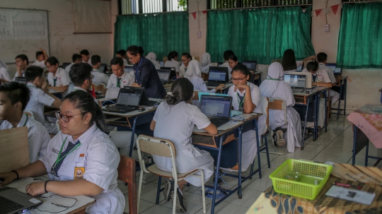 Siswa SMP se-Jakarta Ikuti Ujian Nasional Berbasis Komputer