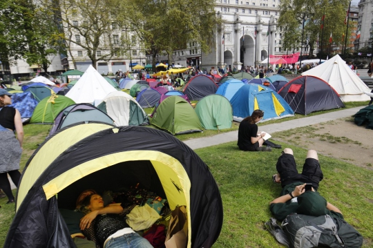 Aksi Aktivis Lingkungan 'Duduki' London