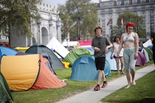 Aksi Aktivis Lingkungan 'Duduki' London