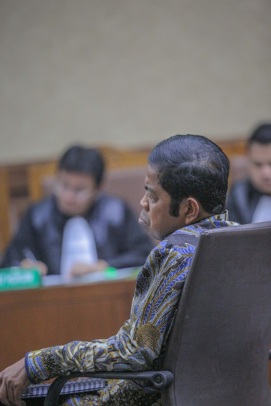 Ekspresi Idrus Marham Saat Divonis 3 Tahun Penjara