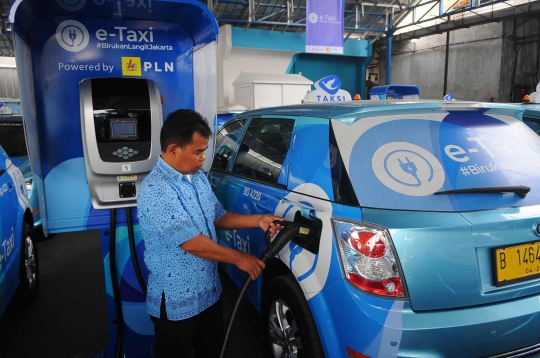 Blue Bird Siap Operasikan Taksi Listrik Pertama di Indonesia
