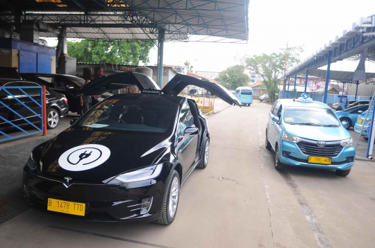 Blue Bird Siap Operasikan Taksi Listrik Pertama di Indonesia