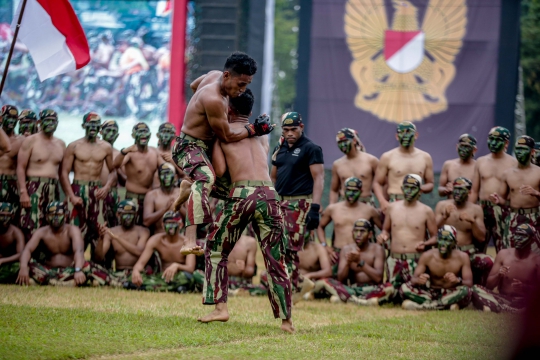 Aksi Prajurit Kopassus Tampilkan Gaya Tarung Bebas