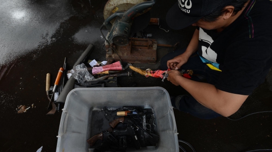 Kejari Jakarta Timur Musnahkan Senjata Api dan Narkoba