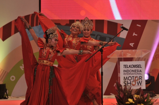 Tarian Tradisional Meriahkan Pembukaan IIMS 2019