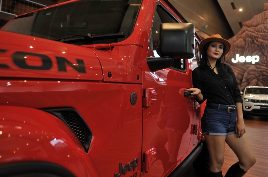 Pesona SPG Cantik Hiasi IIMS 2019