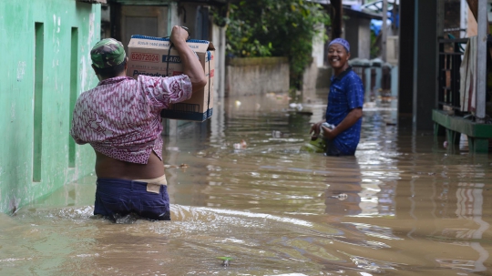 Banjir Kiriman Bogor Rendam Kampung Arus Cawang