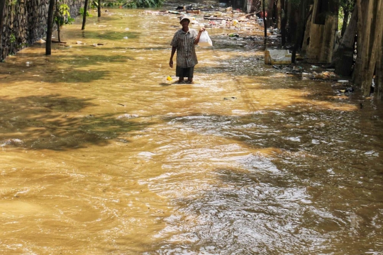 Banjir Luapan Sungai Cisadane Rendam Tangerang