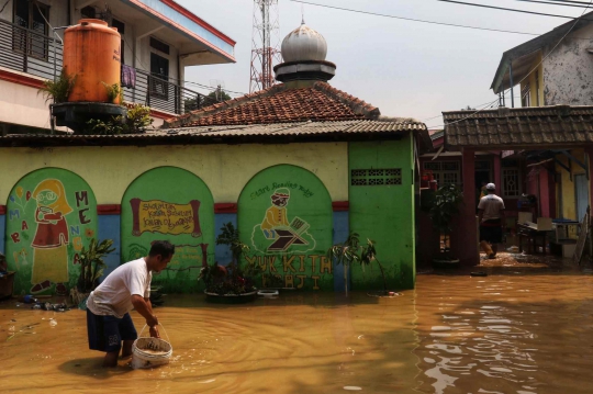 Banjir Luapan Sungai Cisadane Rendam Tangerang