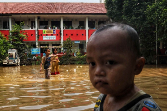 Banjir Luapan Sungai Cisadane Rendam Tangerang