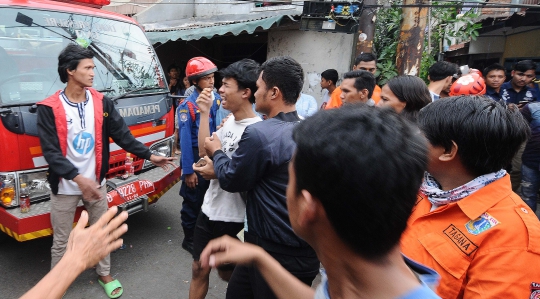 Rumah Ambruk di Johar Baru Tewaskan Tiga Orang