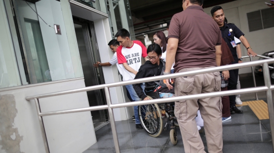 Kebahagiaan Wajah-wajah Penyandang Disabilitas Bisa Jajal LRT