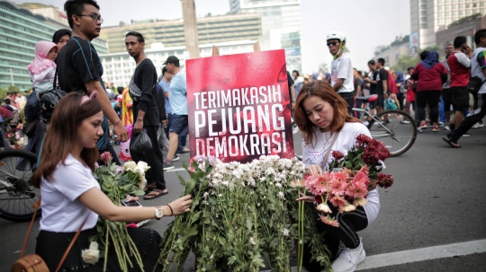 TKN Milenial Gelar Aksi Tabur Bunga di CFD