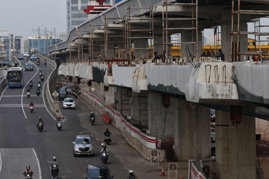 Meninjau Progres Pembangunan Jalur LRT