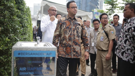 Anies Resmikan Fasilitas Air Siap Minum di Stasiun MRT Dukuh Atas