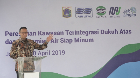 Anies Resmikan Fasilitas Air Siap Minum di Stasiun MRT Dukuh Atas