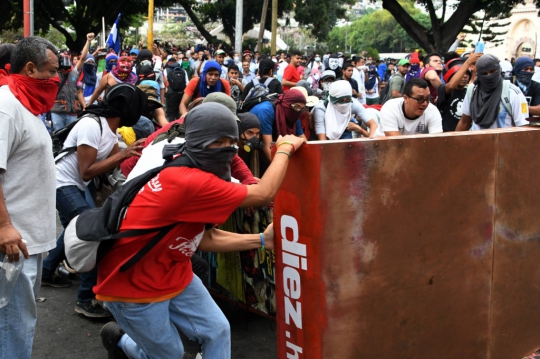 Kericuhan Mencekam Antara Mahasiswa dengan Aparat Pecah di Honduras