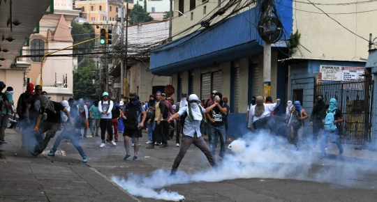 Kericuhan Mencekam Antara Mahasiswa dengan Aparat Pecah di Honduras