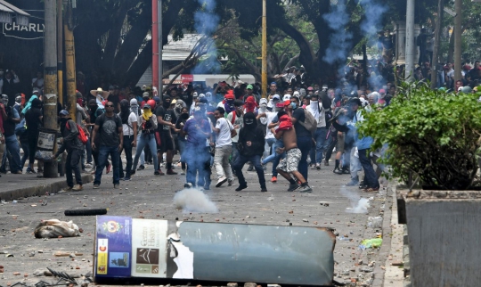 Kericuhan Mencekam Antara Mahasiswa dengan Aparat Pecah di Honduras