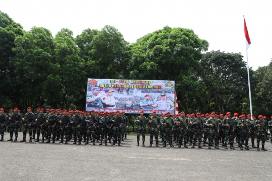 Panglima TNI Cek Senjata Grup I Kopassus di Serang