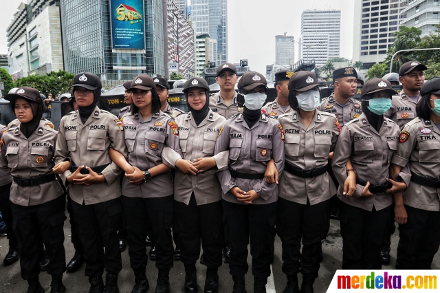 20190502112953 Polisi Wanita Lakukan Pengamanan Demo Di Hari Buruh 001