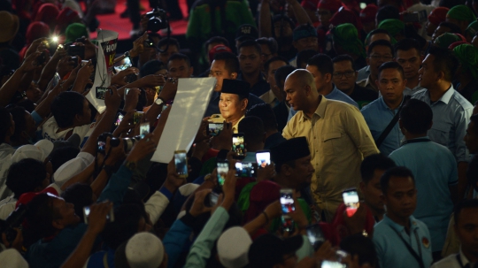 Prabowo Peringati May Day Bersama Buruh di Senayan