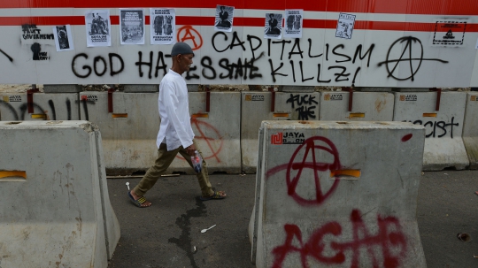 May Day Tinggalkan Jejak Orasi Buruh Lewat Coretan