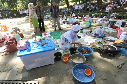 Peringati Hardiknas, Siswa SD Ikut Lomba Membatik di Bogor