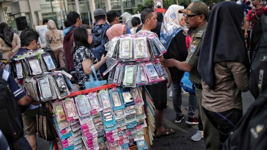 Lemahnya Pengawasan Petugas, PKL Banjiri Thamrin dan HI Saat CFD